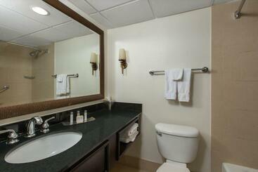 هتل Aksarben Suites, A Trademark Collection