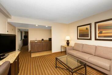 هتل Aksarben Suites, A Trademark Collection