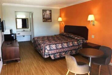 هتل Baton Rouge West Inn