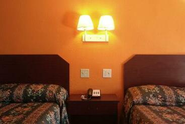 هتل Baton Rouge West Inn