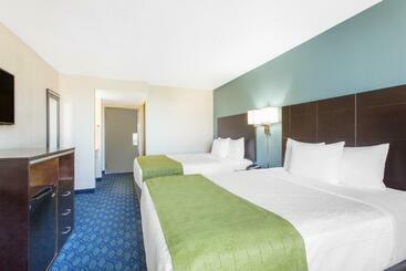هتل La Quinta Inn & Suites By Wyndham Oakland Airport Coliseum