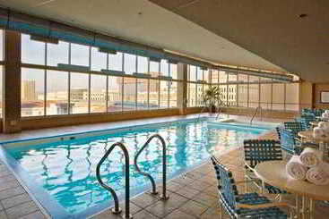 هتل DoubleTree by Hilton Dayton Downtown