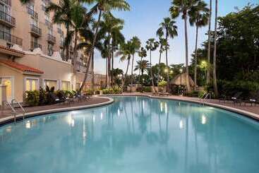 בית מלון כפרי Embassy Suites By Hilton Miami International Airport