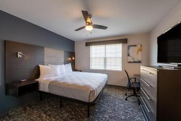 هتل Stayapt Suites Alexandriafort Belvoir