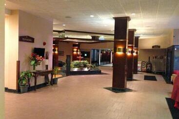 هتل The Avalon  And Conference Center
