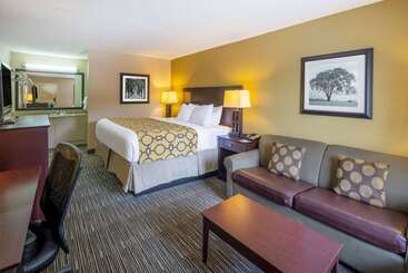 هتل Baymont By Wyndham Columbus Ga