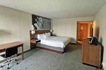 בית מלון כפרי Clarion Pointe Hopkinsville near The Bruce Convention Center