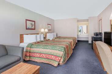هتل Days Inn By Wyndham Seguin Tx
