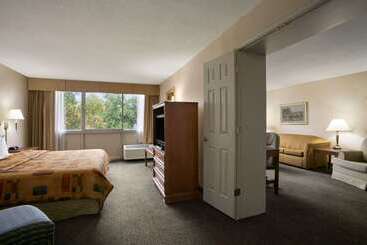 Отель Days Inn By Wyndham Sidney Oh