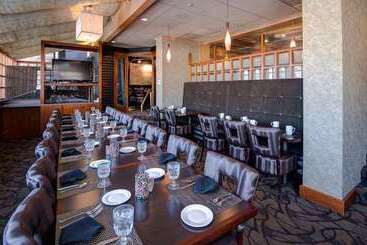 هتل Doubletree By Hilton Akron Fairlawn