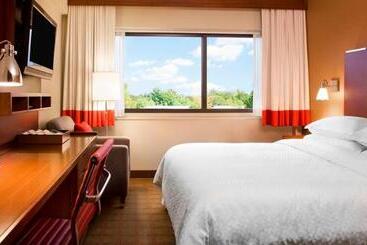 Отель Four Points By Sheraton Little Rock Midtown