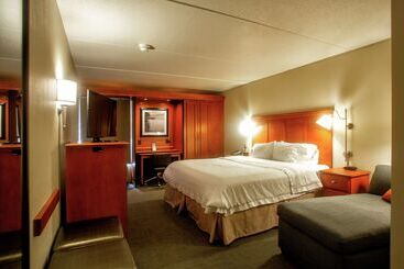 Отель Hampton Inn Wheeling
