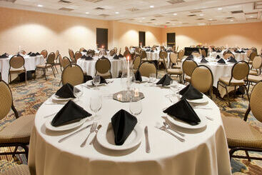 هتل Holiday Inn Country Club Plaza