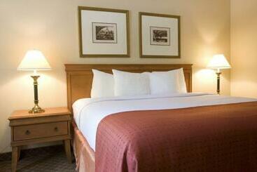 هتل Holiday Inn Country Club Plaza