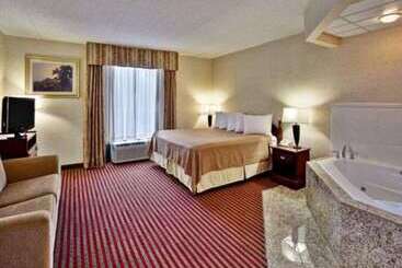 Отель Quality Inn & Suites