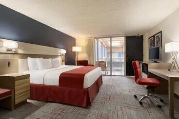 ホテル Ramada By Wyndham Clarion
