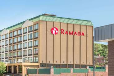 فندق Ramada By Wyndham Cumberland Downtown