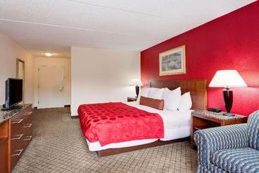 هتل Ramada By Wyndham Fishkill