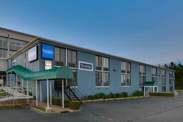 هتل Travelodge By Wyndham Texarkana