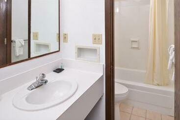 هتل Americas Best Value Inn & Suites Grand Island
