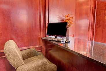 هتل Days Inn By Wyndham Ann Arbor