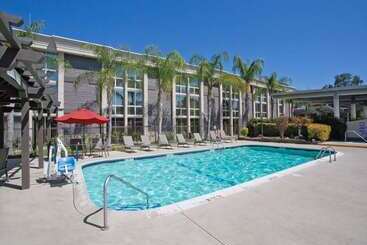 هتل Doubletree By Hilton Chico