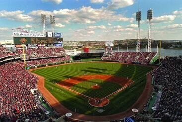 هتل Holiday Inn Cincinnati Riverfront, An Ihg