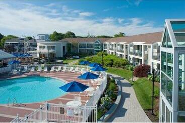 هتل Hyannis Harbor