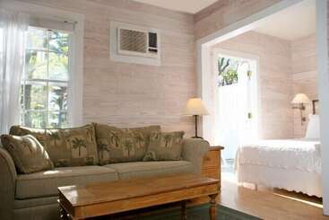 فندق Island City House