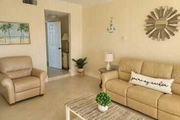 Отель Island Inn Beach Resort