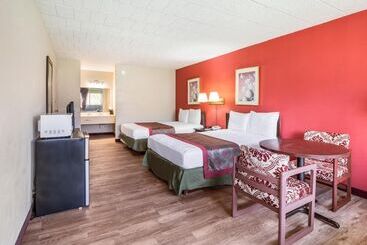 ホテル Red Carpet Inn & Suites