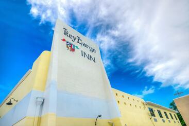 בית מלון כפרי Key Largo Inn