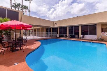 هتل Clarion Inn Near Mcallen Airport