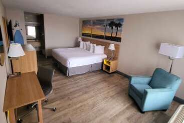 Отель Days Inn By Wyndham Titusville Kennedy Space Center