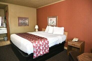 هتل Fortune Inn & Suites