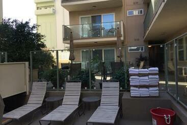 هتل Hollywood Orchid Suites