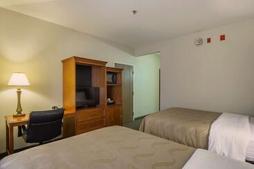 هتل Quality Inn Fresno Yosemite Airport