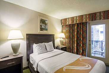 Отель Quality Inn Oceanfront
