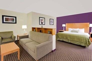 فندق Ramada By Wyndham Marquette