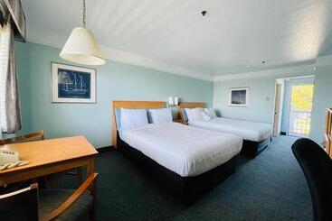 בית מלון כפרי Seabird Lodge Fort Bragg
