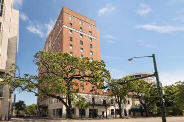 هتل The Admiral, Downtown Historic District