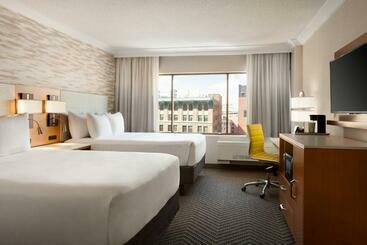 هتل Radisson  Baltimore Downtowninner Harbor
