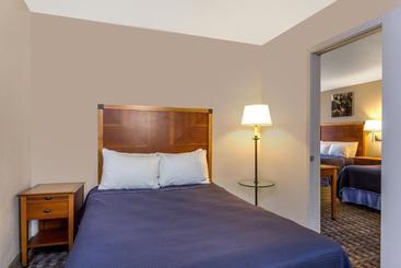 هتل Howard Johnson By Wyndham Scottsdale Old Town