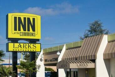 هتل Inn At The Commons