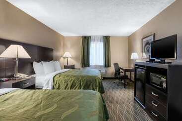 هتل Quality Inn & Suites Des Moines   Merle Hay Road