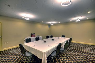 هتل Red Roof Baton Rouge-LSU Conference Center