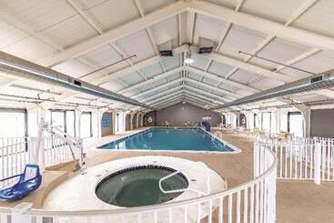 Отель Ramada By Wyndham Fairfield Nj