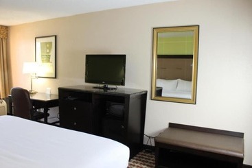 فندق Ramada By Wyndham Gainesville