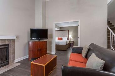 اقامتگاه Hawthorn Suites By Wyndham North Charleston