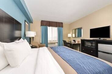 هتل Comfort Inn & Suites Springfield I55